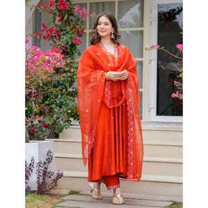 LAUNCHING NEW FESTIVE WEAR KURTI PENT WITH DUPATTA <b>FABRIC</b> <b>VISCOSE</b> CHANDERI DUPATTA <b>FABRIC</b> CHANDERI COTTON - Product Image 1