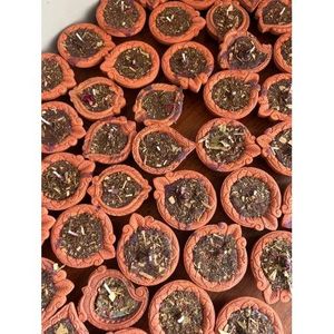 Vela Diya de Cera de Abeja Herbal Hecha a Mano con Energía Positiva - Product Image 5