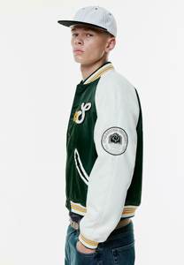 Veste de baseball à boutons pour homme, couleur verte, veste universitaire, vestes de baseball, broderies, mots, patchs - Product Image 3