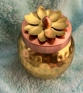 Grand pot à bougie en laiton lisse. Style intemporel et moderne, grande valeur, disponible aux prix de gros - Product Image 3