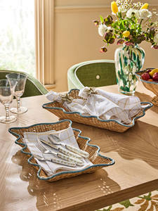 Bandeja de Servicio de Ratán Tejida a Mano, Bandeja de Exhibición de Mimbre Natural, Diseño Intrincado de Borde Ondulado, Encantador Organizador de Mesa para Decoración del Hogar - Product Image 5