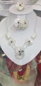 Parure de Bijoux Fantaisie d'Inspiration Vintage Italienne 2024 Collier en Cuivre Plaqué Or 24K en Provenance Directe des USA et de la France vers les Comores et Mayotte - Product Image 2