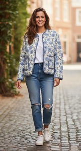 Chaqueta Acolchada de Algodón Hecha a Mano: Estampado de Bloques de Safari en la Jungla, Reversible con Puntada Kantha - Product Image 3