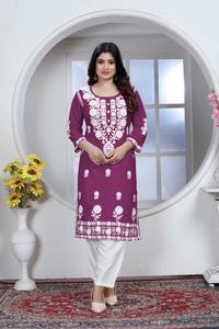 Fournisseur de gros Meilleur prix Ensemble de kurti en rayonne portable pour les occasions festives et décontractées pour les femmes Kurti élégantes disponibles à la vente - Product Image 4