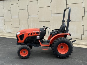 Used Kubota LX2620 Compact Tractor 4 Wheel Farm Utility Tractor Orange Agricultural <b>Machine</b> - Product Image 2