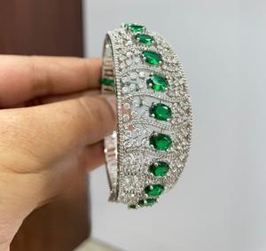 Atractivo Brazalete Abrible de Plata con Acabado de Primera Calidad y Circonitas Cúbicas para Bodas y Compromisos, Colección para Fiestas, para Mujer - Product Image 2