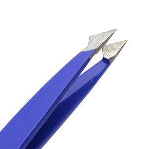 Pince à épiler professionnelle de qualité supérieure en acier inoxydable à pointe inclinée, écologique, durable, violette, pour une épilation précise - Product Image 2