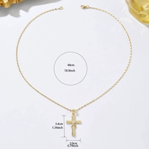 Collier Pendentif Croix Torsadée Plaqué Or avec Zircon Cubique pour Femme, Chaîne de Clavicule Religieuse en Cuivre - Product Image 5