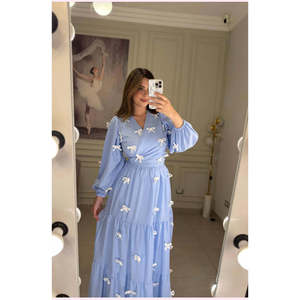 Robe élégante à motif floral uni, sans bretelles, taille empire, respirante, en spandex, avec volants, grande taille XL, pour les fêtes de jour - Product Image 1