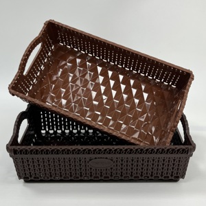 Élégant plateau de rangement carré en plastique avec poignées de transport et organisateur polyvalent à motif unique pour salon cuisine maison - Product Image 1