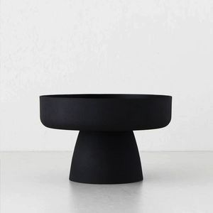 Bol de service en céramique noir mat élégant avec base sur pied pour les repas quotidiens, les réceptions et la présentation des aliments en provenance d'Inde - Product Image 4