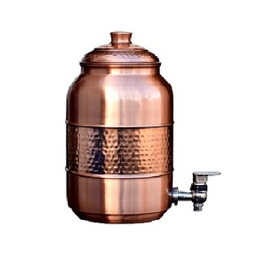 เครื่องทำน้ำเย็นทำจากทองแดงพร้อมที่เก็บของกว้างขวางก๊อกเทออกได้ง่ายและดูคลาสสิกสำหรับตกแต่งบ้านและให้ความชุ่มชื้นกับสุขภาพ - Product Image 1