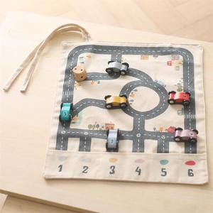 Alfombrilla de juego de lona educativa para niños, juego de juegos de mesa de interacción familiar con coches de juguete de madera y dados, juguete de mesa - Product Image 3