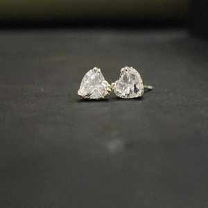 Pendientes de Diamantes con Forma de Corazón, Elegantes y Modernos, de Oro Sólido de 14 Quilates, Certificados por IGI, para Regalos de San Valentín y Aniversario - Product Image 1