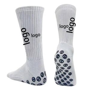 Chaussettes de football de l'équipage antidérapantes personnalisées de qualité supérieure Chaussettes d'entraînement professionnelles épaisses et souples Impression de fond Logo Impression de football - Product Image 4