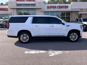 GMC Yukon XL SLT AWD 2023 Blanco Brillante, Automático, Llantas de Aleación R17, Asientos de Cuero, ACC Ligero, Navegación, Asientos con Calefacción, Control Remoto - Product Image 4