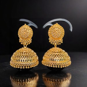 Dernier arrivage de boucles d'oreilles serties de boucles d'oreilles de style Jhumka plaqué or 22CT bijoux pour femmes par les exportateurs indiens - Product Image 1