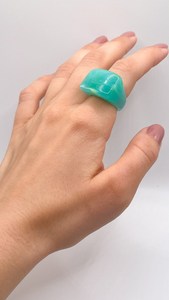 Venta al por mayor personalizado mejor calidad hecho a mano alto pulido hermoso colorido anillo de resina de moda para las mujeres de la India - Product Image 2