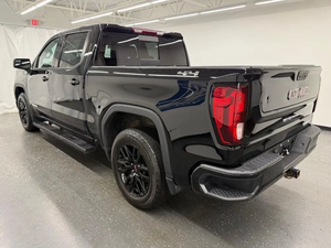 Sierra 1500 Limited Elevation 2022 d'occasion en excellent état, noir jais, transmission automatique à 10 vitesses, 4 roues motrices - Product Image 2