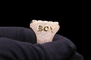 Anillo de Compromiso de Lujo con Moissanita DEF de 0.5 Quilates, Engaste de Oro Amarillo, Colección Ice Legacy - Product Image 3