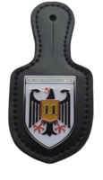 Porte-badge en cuir PU avec logo personnalisé et emblème métallique en émail souple, finition sablée