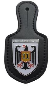 Porte-badge en cuir PU avec logo personnalisé et insert en métal - Product Image 2