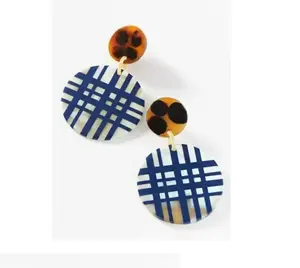 Vente chaude Cut Work Design Fashion Drop Boucles d'oreilles pour femmes Paire d'accessoires élégants - Product Image 4