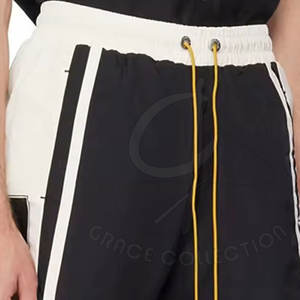 กางเกงขาสั้นกันลมกันน้ำสำหรับผู้ชาย ดีไซน์ปรับแต่งได้ ผลิตจากโพลีเอสเตอร์ 100% - Product Image 4