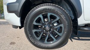 2023สำหรับ Toyota HILUX Double CAB 4x4 D-4D พร้อมหนังสีเข้มภายในแร็คหลังคาอลูมิเนียมอัลลอย - Product Image 5