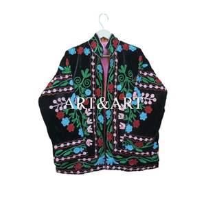 Chaqueta Corta Acolchada de Otoño/Invierno Hecha a Mano en India para Mujer, Ecológica, Transpirable, de Algodón, con Bordado Floral Suzani, Regalo Perfecto - Product Image 1