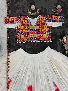 Navratri Rayon Chine Stitch ทำงานพิเศษและงานกระจกจริงผ้าใบ patta กับ Canvas lehenga choli กับ dupatta - Product Image 5