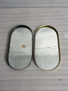 Vente en gros Miroir rond décoratif en métal noir avec bracelet en similicuir à suspendre - Product Image 6