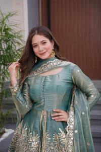 Colección de trajes Sharara de diseñador premium para mujer, tela de satén de seda de dos tonos con bordado de lentejuelas y espejos reales. - Product Image 4