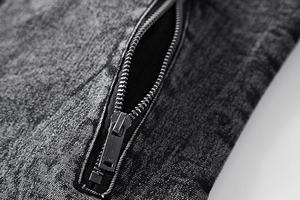 เสื้อโค้ทกางเกงยีนส์สำหรับผู้ชายสไตล์วินเทจสีพื้นสีดำมีซิป - Product Image 6