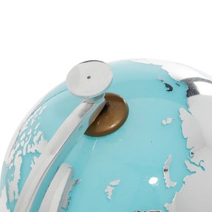 Globe du monde plaqué argent décor avec des océans bleu clair et des continents blancs sur une base en marbre blanc Globe décoratif moderne - Product Image 3