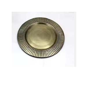 Assiettes de présentation modernes en or plaqué laiton avec design gravé Nouveau design de décoration Plat standard à vendre - Product Image 1