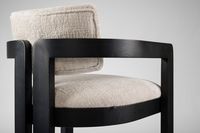 Tabouret de bar élégant et moderne en bois noir avec dossier rembourré en tissu beige, confortable, pour usage extérieur et hôtelier