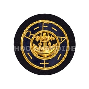 ตราสัญลักษณ์ราชวงศ์ ปักมือเคลือบเงา - Product Image 1