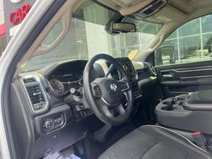 Dodge Ram 2500 Laramie Crew Cab 4WD 2024 Usada, Gasolina/Gasóleo, Turbo, Volante a la Izquierda, Ruedas Cromadas, Asientos de Cuero, Techo Panorámico Automático - Product Image 5