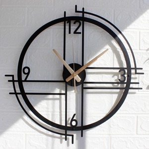 Horloge murale élégante ronde en métal noir Design minimaliste moderne parfaite pour la décoration de la chambre, du salon, du bureau ou de la cuisine - Product Image 1