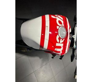Motocicleta de Calle <span class=keywords><strong>Ducati</strong></span> Streetfighter <span class=keywords><strong>V4</strong></span> S Supreme 2026 Original, Nueva - Product Image 2