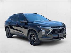 SUV Trax RS 2024 USADO con Asientos de Cuero Oscuros, Control de Crucero Adaptativo, Tracción Delantera, Listo para Conducir - Product Image 3