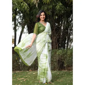 ชุดเดรสส่าหรีผ้ามิราซีสีเขียวลายมัดย้อมของมาอิชา พร้อมลวดลายสะท้อนแสงที่เป็นเอกลักษณ์ - Product Image 4