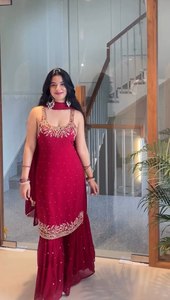 Heavy Designer Party Wear Faux Georgette Secuencia y bordado con remache Moti Work Top y Sharara y Lace Border Dupatta - Product Image 5