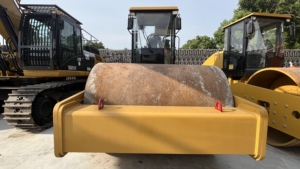 Compacteur vibrant d'occasion CAT CS-683E 18 tonnes en stock - Product Image 4