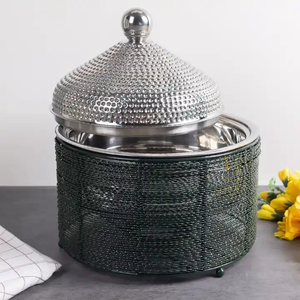 Casserole design fantaisie avec couvercle de travail martelé et support en fil métallique Hotpot en métal de bonne qualité pour événement et festival - Product Image 1