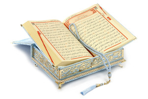 Coffret cadeau islamique recouvert de velours, couverture en velours, Quran en Plexi doré, détails personnalisables, écriture sur boîte, fabricant, vente en gros - Product Image 3