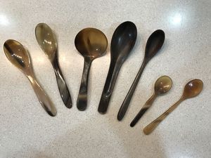 TYPIQUEMENT Couverts de style animal unique Cuillère en corne de buffle naturelle polie Design unique pour la décoration de table de restaurant - Product Image 3