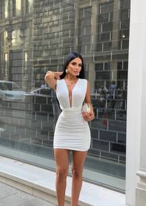 Robe midi moulante blanche à col en V profond avec design froncé, sans manches, unie, tissée, taille naturelle, respirante, pour le bureau, style été - Product Image 3
