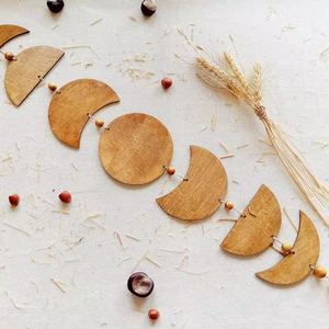 Tenture murale en bois ethnique faite à la main avec broderie Kutchi traditionnelle, un ajout artistique riche à la maison culturelle Drcor - Product Image 1